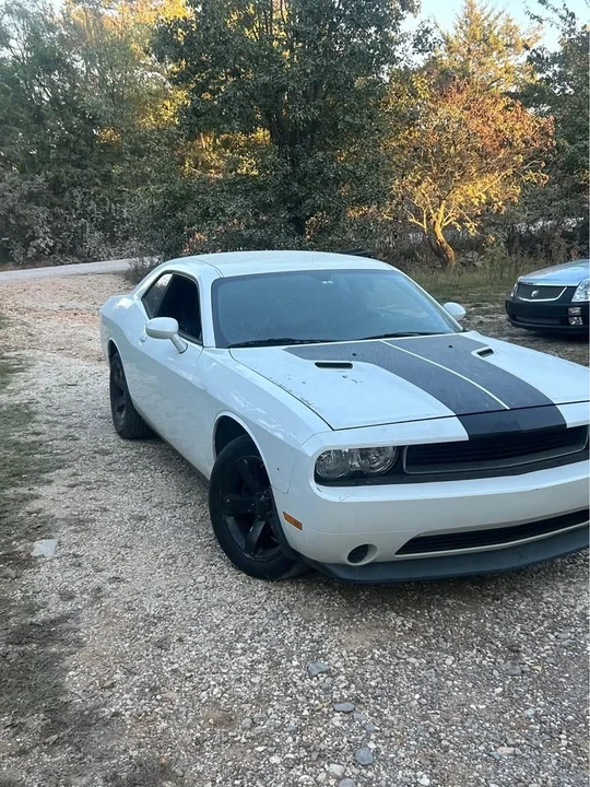 2011 Dodge Challenger 3rd Gen - Image 2 of 9