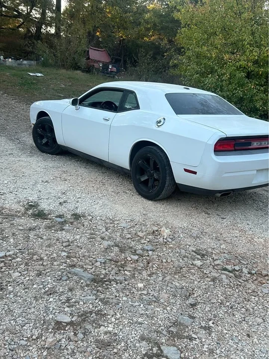 2011 Dodge Challenger 3rd Gen - Image 5 of 9