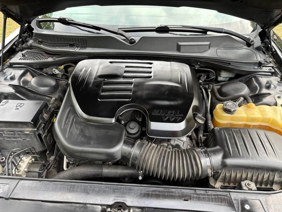 2011 Dodge Challenger 3rd Gen - Image 8 of 10