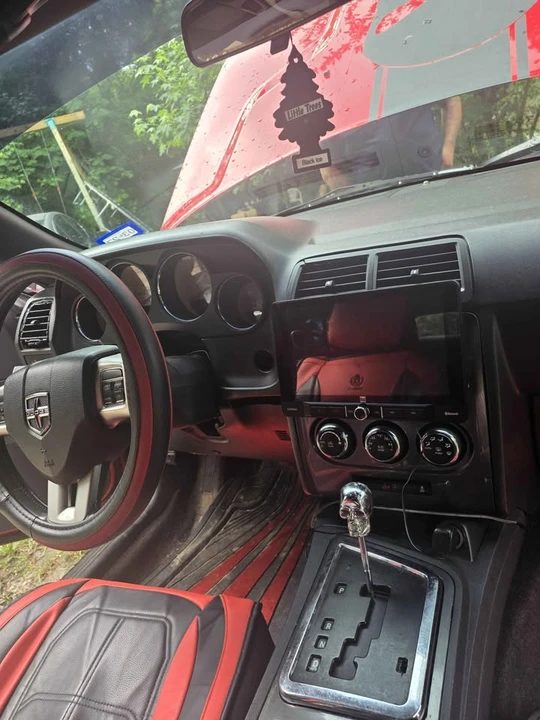 2011 Dodge Challenger 3rd Gen - Image 5 of 11