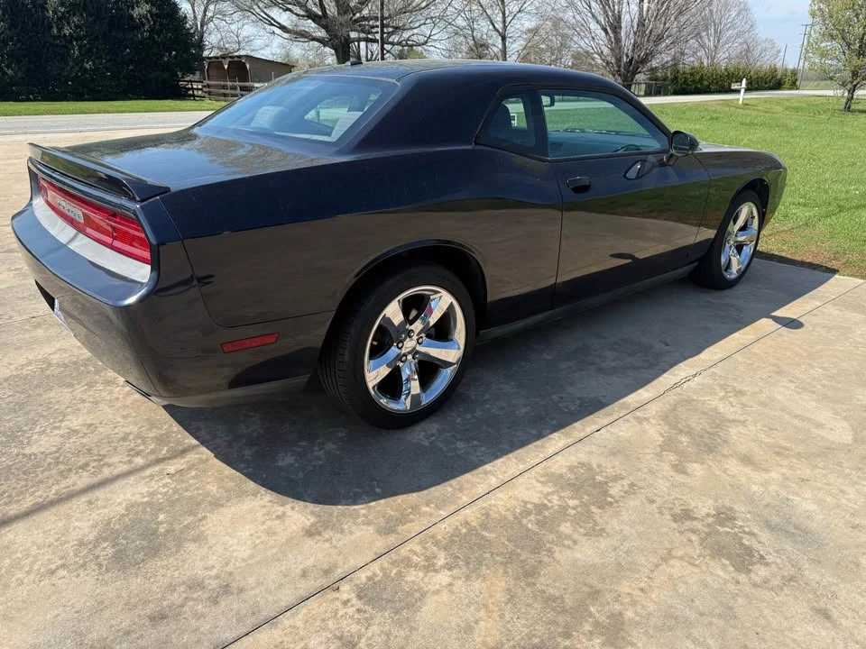 2011 Dodge Challenger 3rd Gen - Image 4 of 10