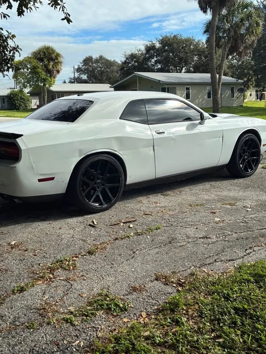 2011 Dodge Challenger 3rd Gen - Image 4 of 5