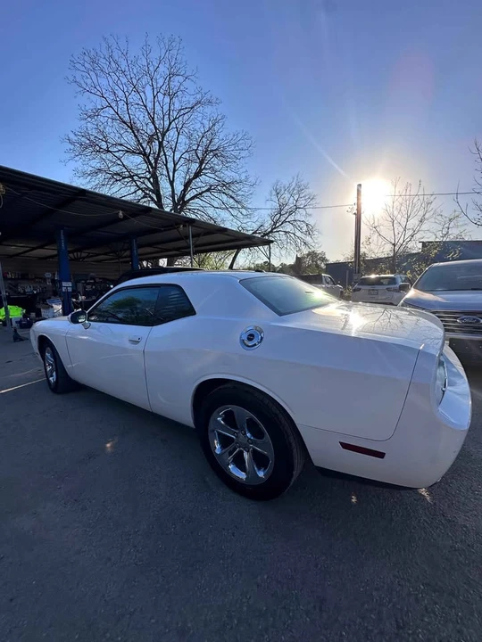 2011 Dodge Challenger 3rd Gen - Image 4 of 11
