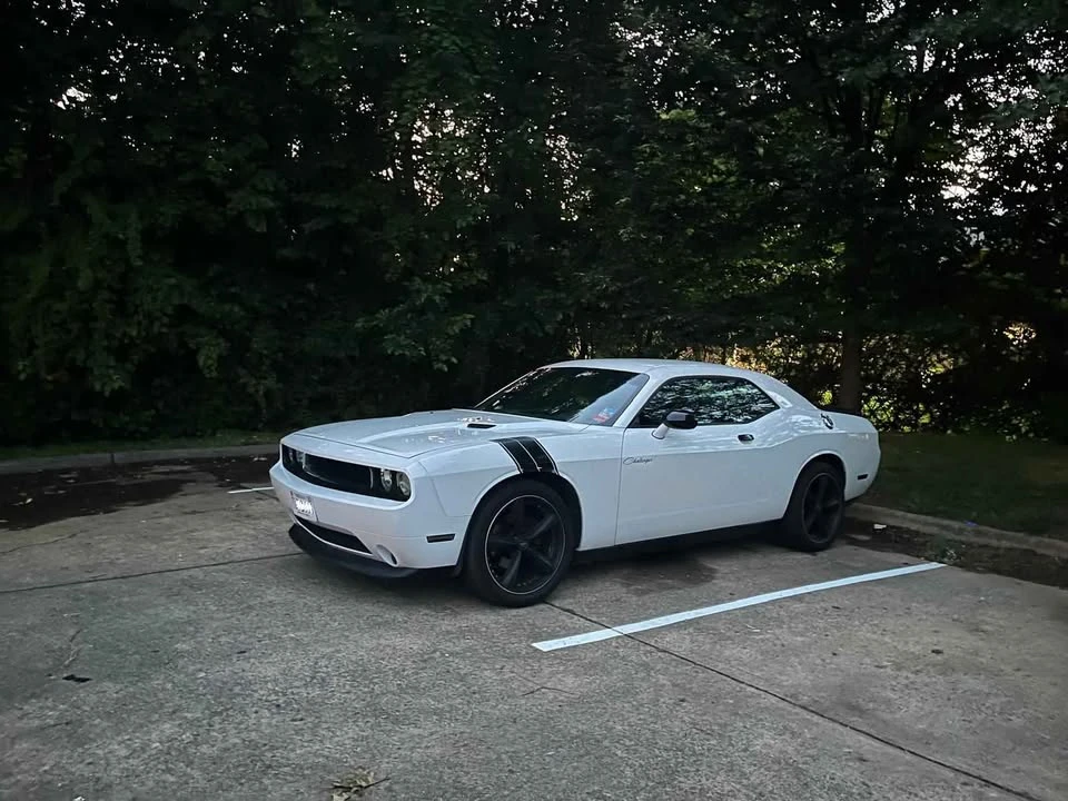 2011 Dodge Challenger 3rd Gen - Image 9 of 10