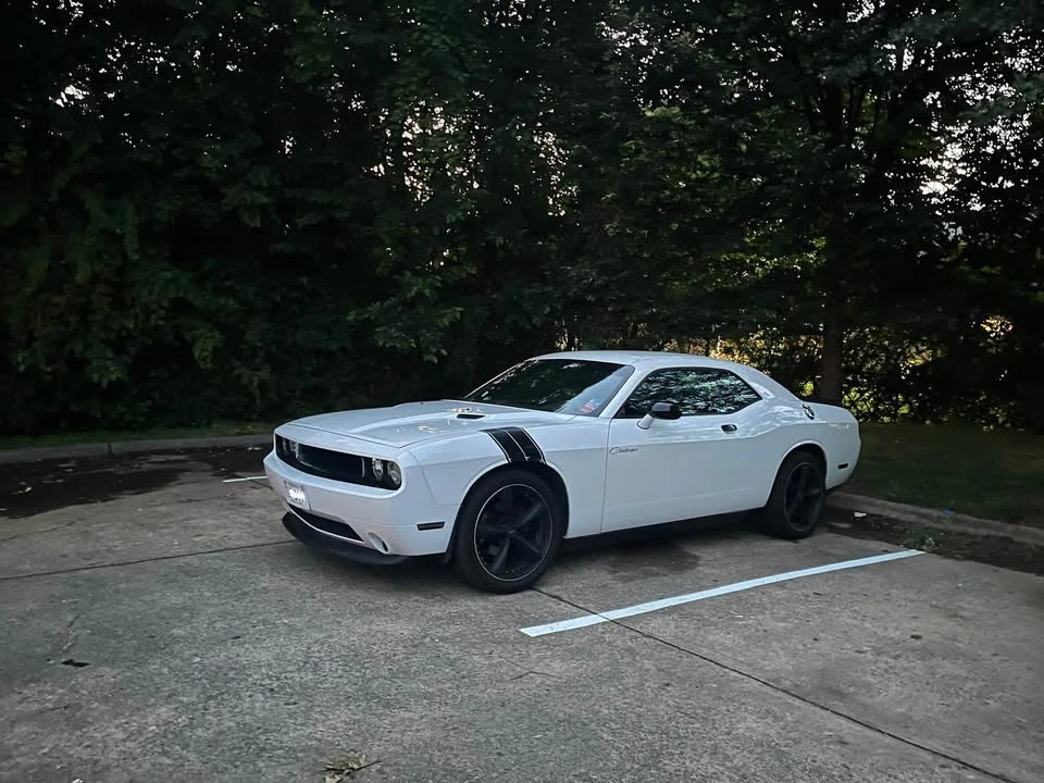 2011 Dodge Challenger 3rd Gen - Image 5 of 12