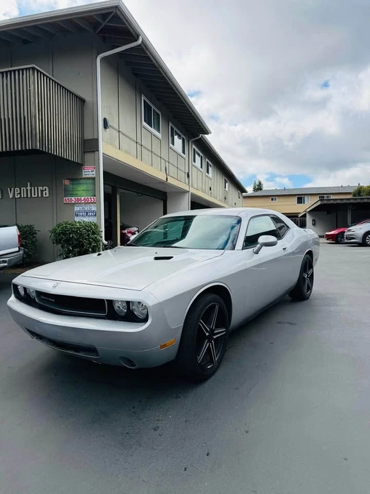 2010 Dodge Challenger 3rd Gen - Image 3 of 6