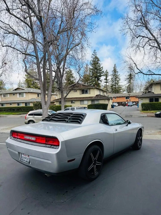2010 Dodge Challenger 3rd Gen - Image 2 of 6