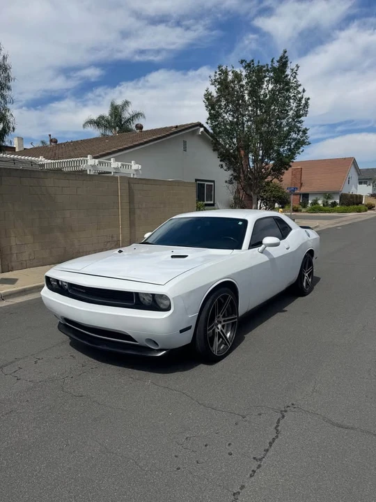 2011 Dodge Challenger 3rd Gen - Image 9 of 17