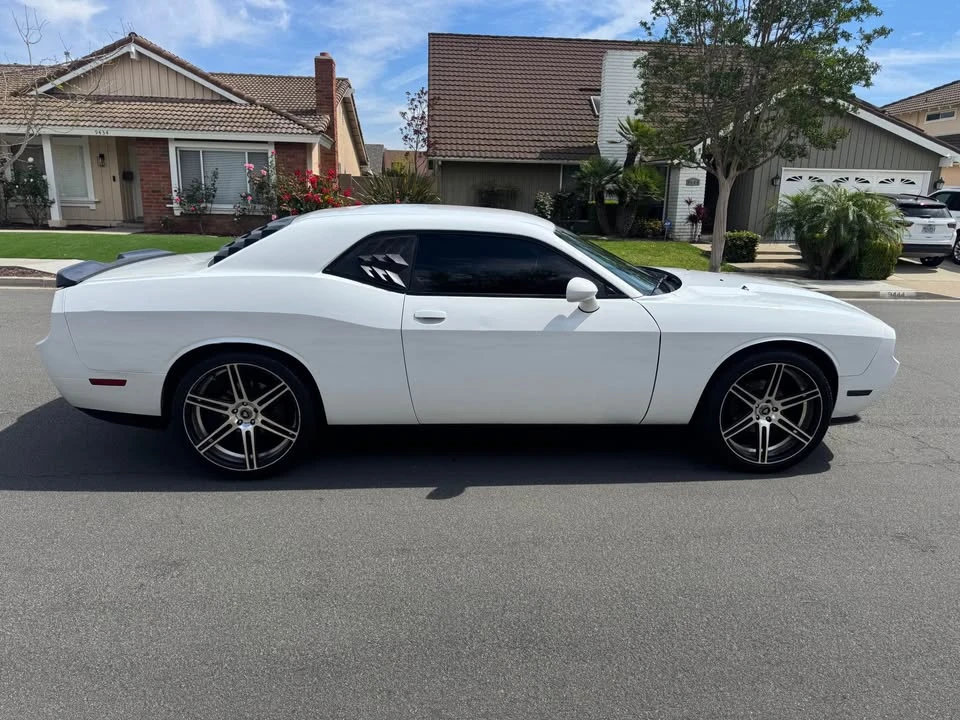 2011 Dodge Challenger 3rd Gen - Image 4 of 17