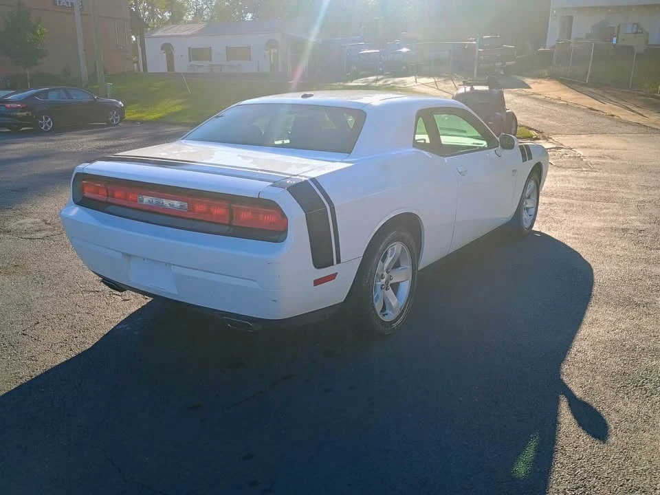 2011 Dodge Challenger 3rd Gen - Image 6 of 13