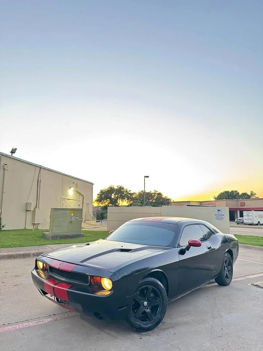 2011 Dodge Challenger 3rd Gen - Image 2 of 9