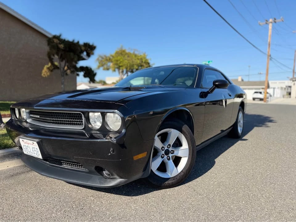 2011 Dodge Challenger 3rd Gen - Image 6 of 9