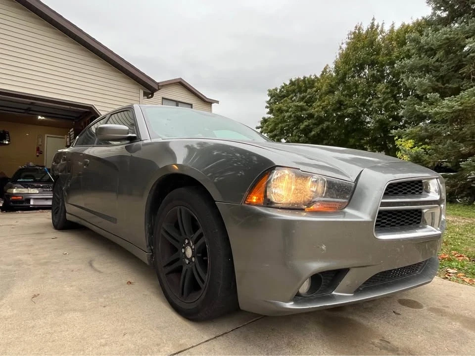 2011 Dodge Charger 7th Gen - Image 2 of 9