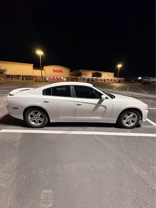 2011 Dodge Charger 7th Gen - Image 4 of 7