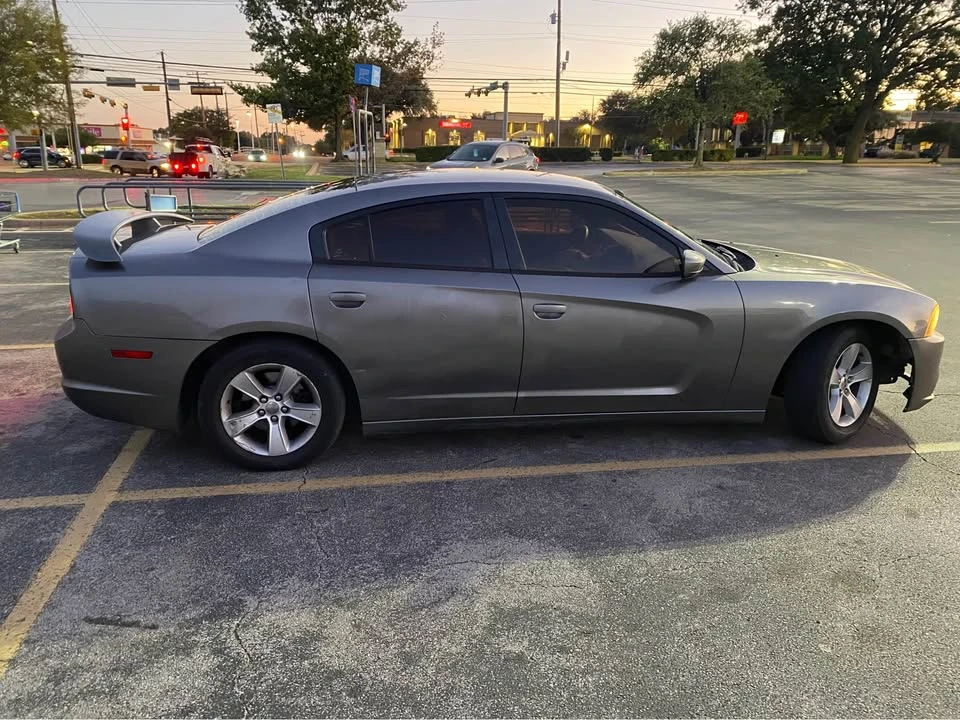 2011 Dodge Charger 7th Gen - Image 5 of 10