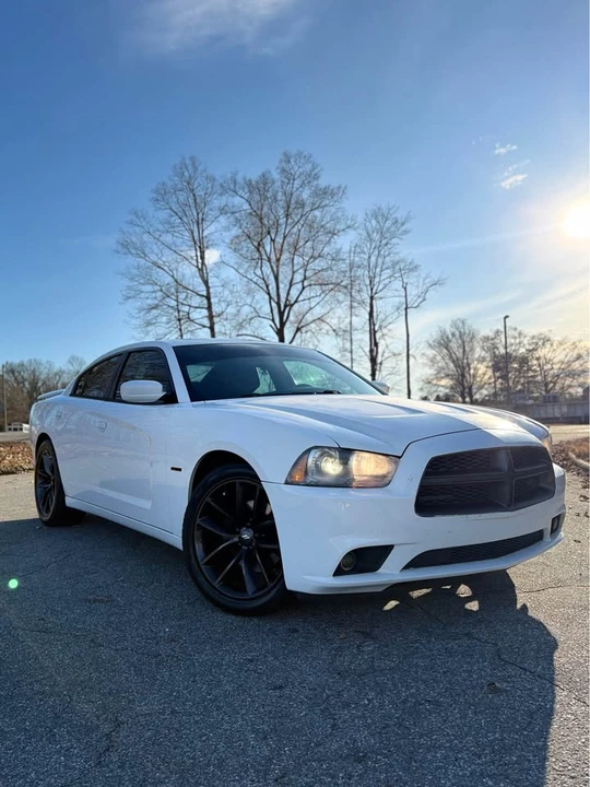 2011 Dodge Charger 7th Gen - Image 2 of 15