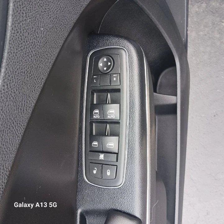 2011 Dodge Charger 7th Gen - Image 17 of 20