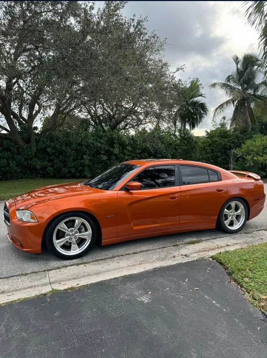 2011 Dodge Charger 7th Gen - Image 3 of 12