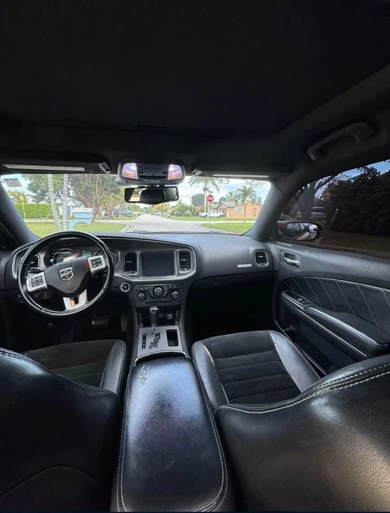 2011 Dodge Charger 7th Gen - Image 9 of 12