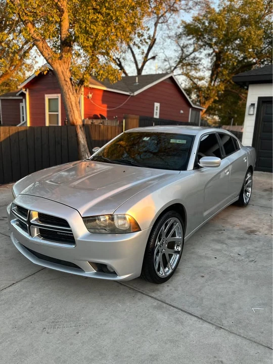 2011 Dodge Charger 7th Gen - Image 2 of 7