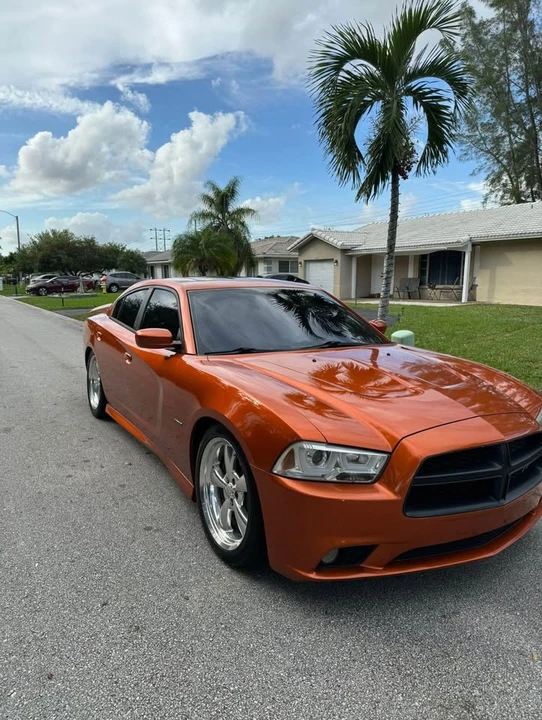 2011 Dodge Charger 7th Gen - Image 2 of 12
