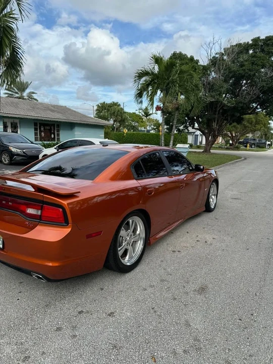 2011 Dodge Charger 7th Gen - Image 5 of 12