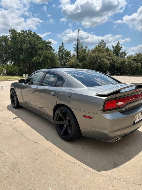 2011 Dodge Charger 7th Gen - Image 2 of 8
