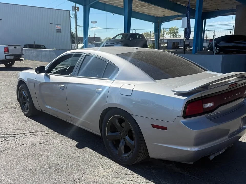 2011 Dodge Charger 6th Gen - Image 5 of 8