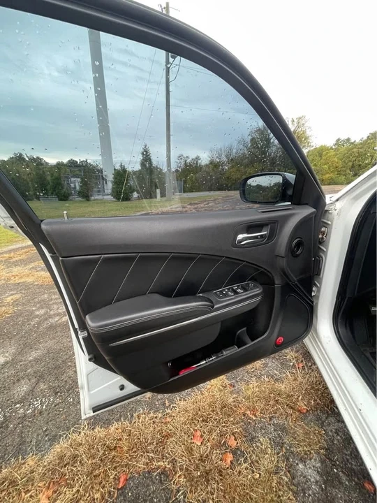2011 Dodge Charger 7th Gen - Image 2 of 9
