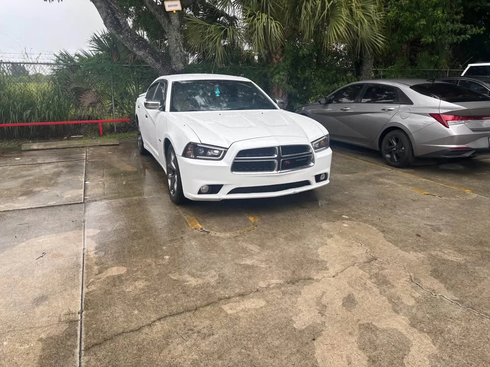 2011 Dodge Charger 6th Gen - Image 5 of 9