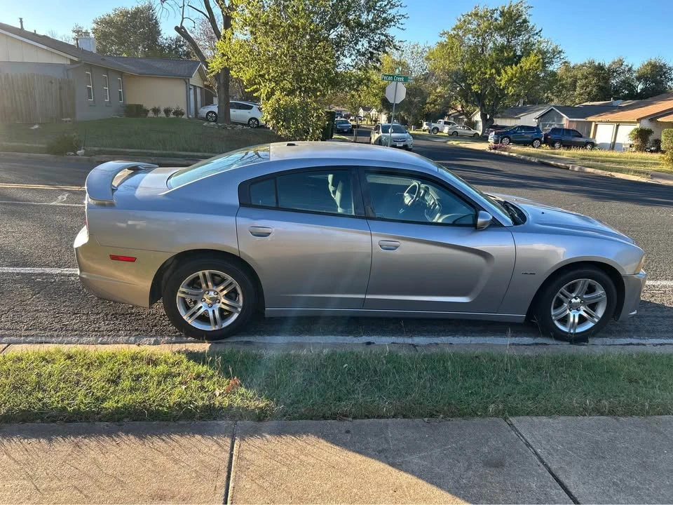 2011 Dodge Charger 7th Gen - Image 4 of 8