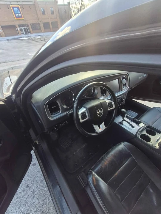 2011 Dodge Charger 7th Gen - Image 2 of 18