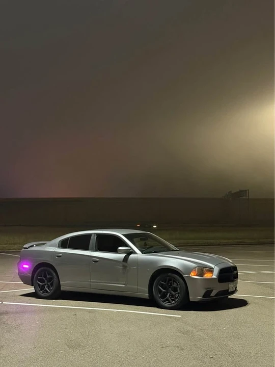 2011 Dodge Charger 7th Gen - Image 3 of 6
