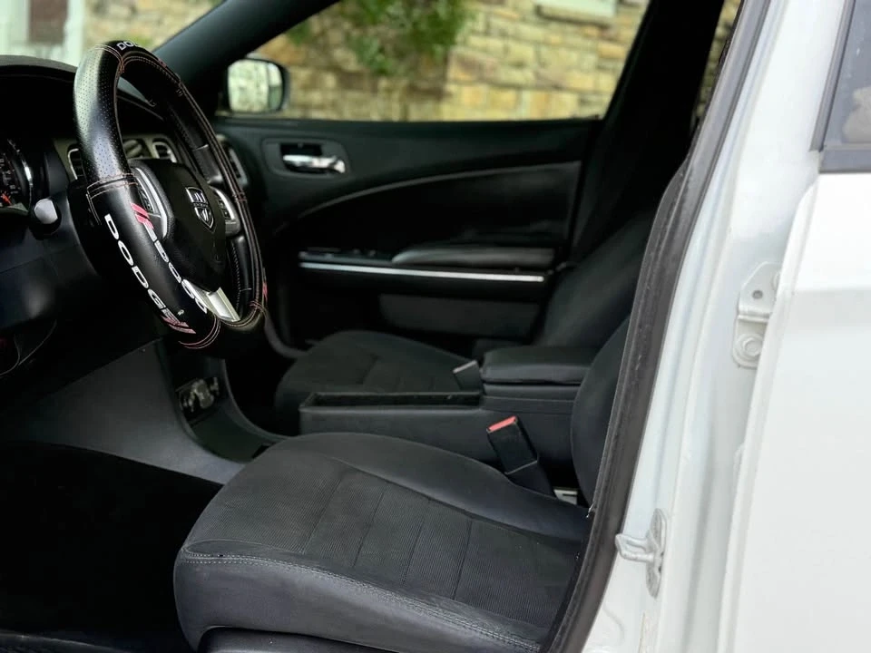 2011 Dodge Charger 7th Gen - Image 6 of 8