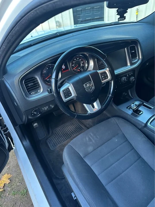 2011 Dodge Charger 7th Gen - Image 7 of 9