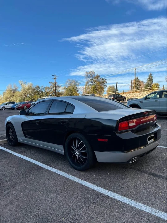 2011 Dodge Charger 7th Gen - Image 2 of 9