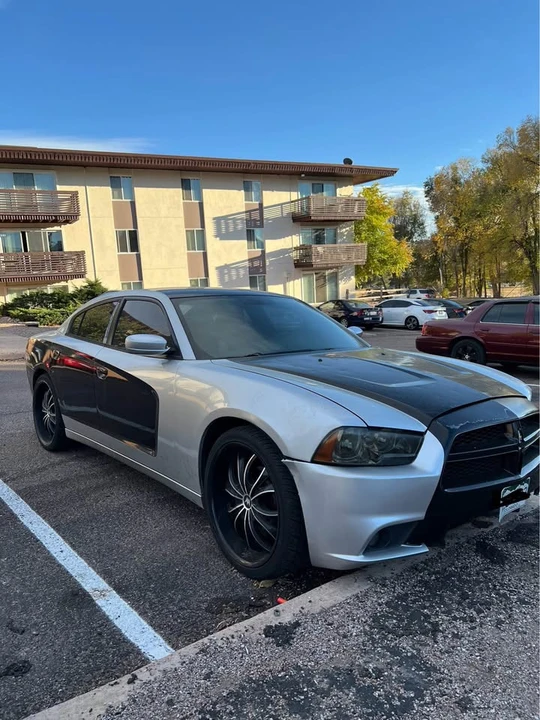 2011 Dodge Charger 7th Gen - Image 4 of 9