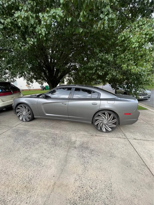 2011 Dodge Charger 7th Gen - Image 2 of 4
