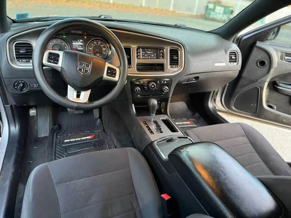 2011 Dodge Charger 7th Gen - Image 5 of 15