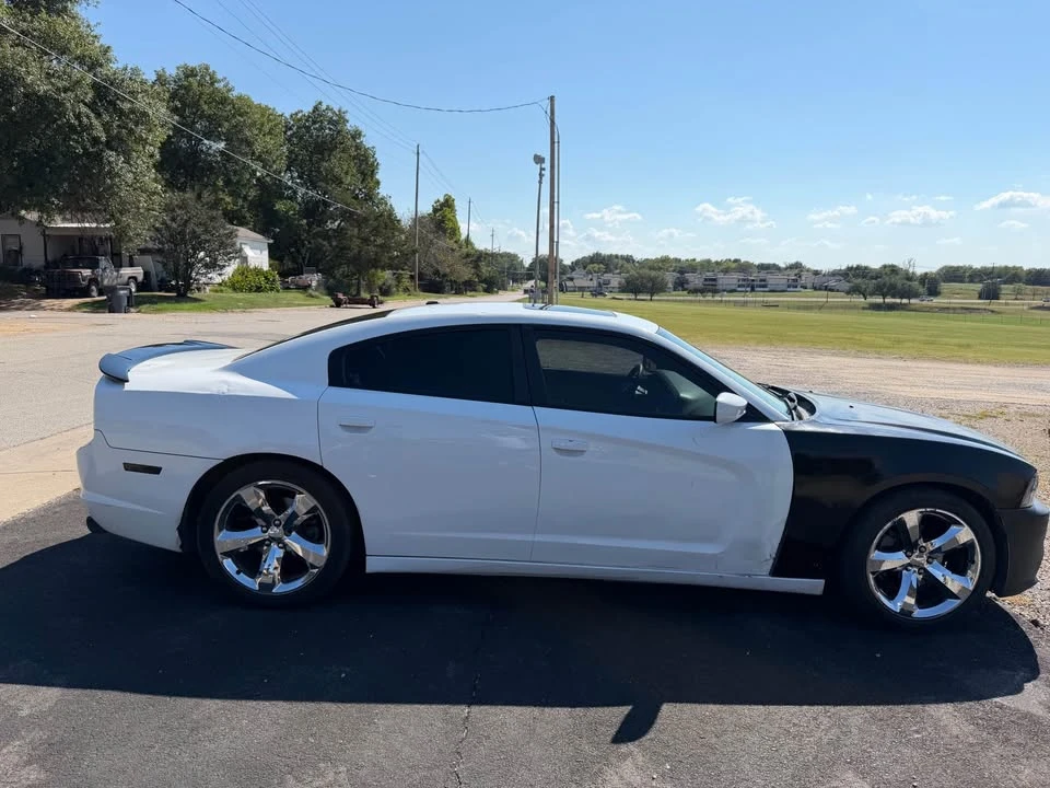 2011 Dodge Charger 6th Gen - Image 8 of 10