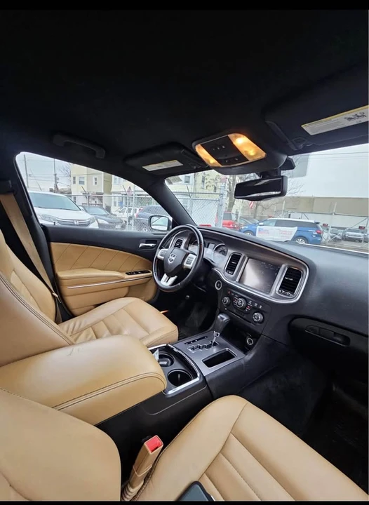 2011 Dodge Charger 7th Gen - Image 5 of 6