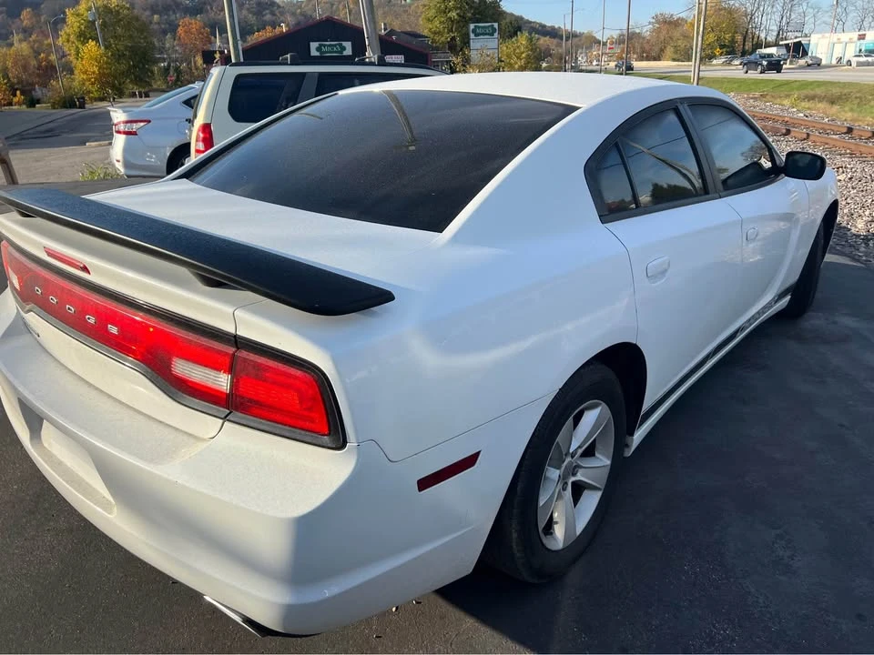 2011 Dodge Charger 7th Gen - Image 4 of 7