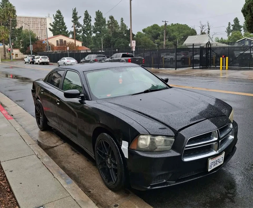 2011 Dodge Charger 7th Gen - Image 2 of 11
