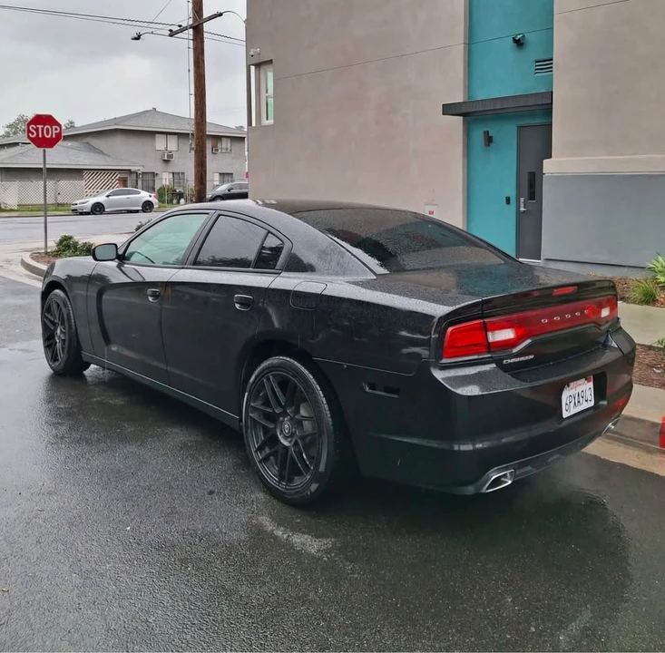 2011 Dodge Charger 7th Gen - Image 4 of 11