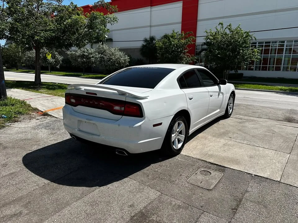 2011 Dodge Charger 7th Gen - Image 4 of 13