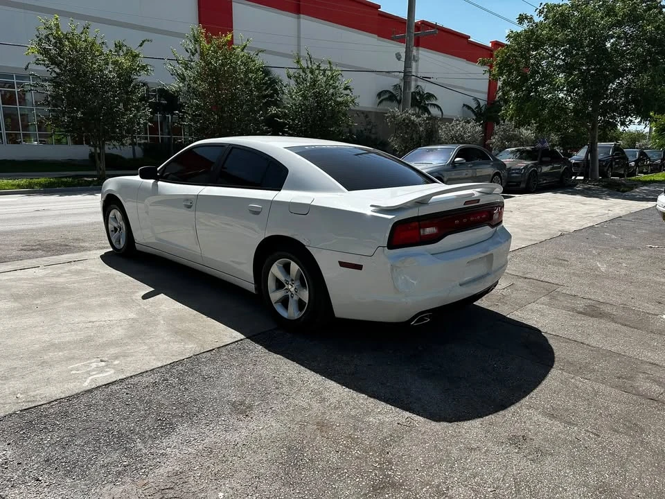 2011 Dodge Charger 7th Gen - Image 6 of 13