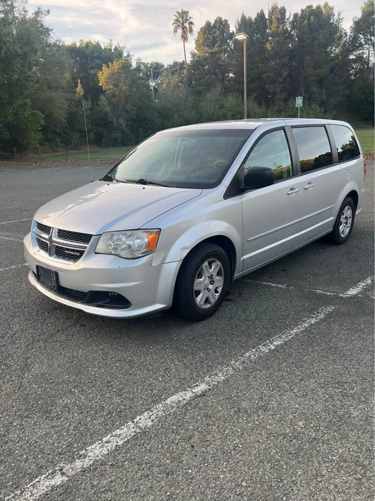 2011 Dodge Caravan - Image 2 of 15