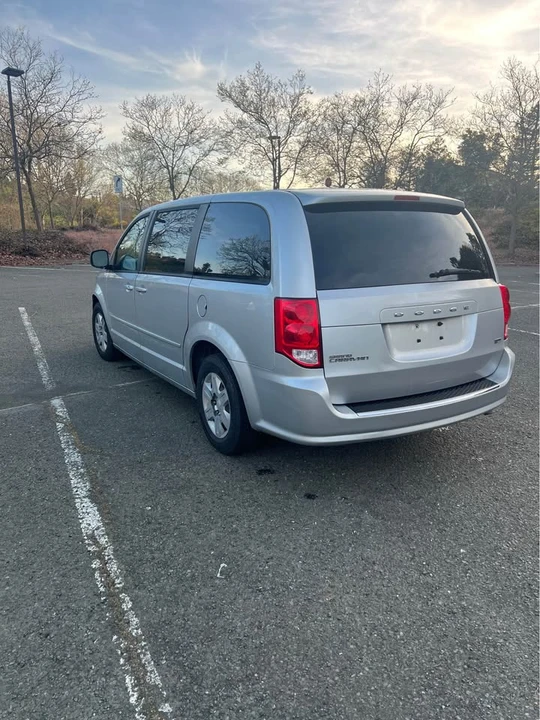 2011 Dodge Caravan - Image 3 of 15