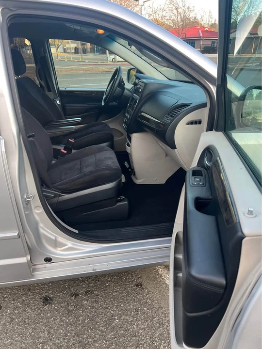 2011 Dodge Caravan - Image 12 of 15