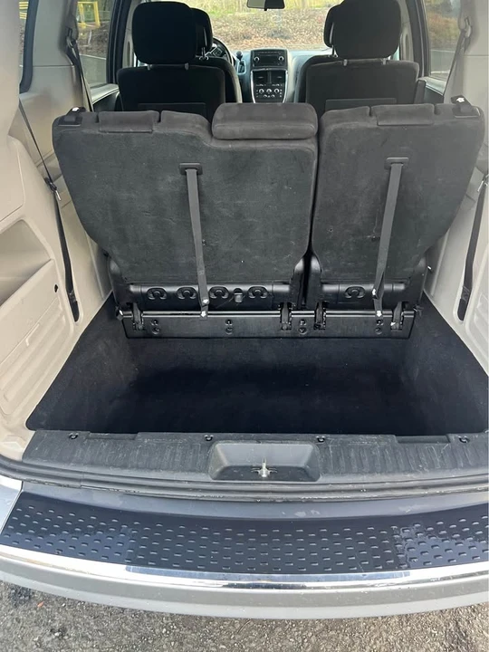 2011 Dodge Caravan - Image 10 of 15